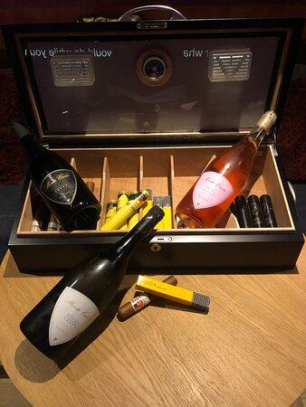 Mama's Restaurant & Bar